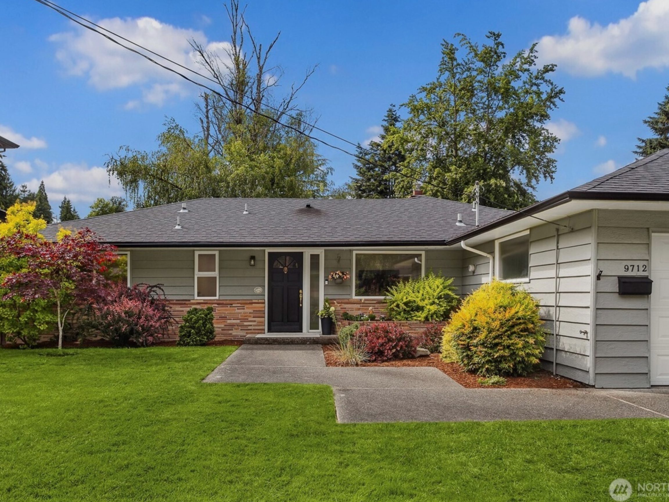 Well-maintained home in Mercer Island with landscaped front yard.